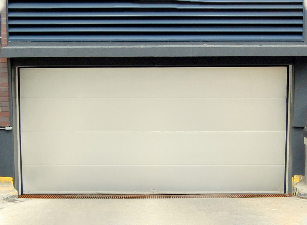 AluRoyal - Rust-resistant 16 GA Aluminum Sectional Door